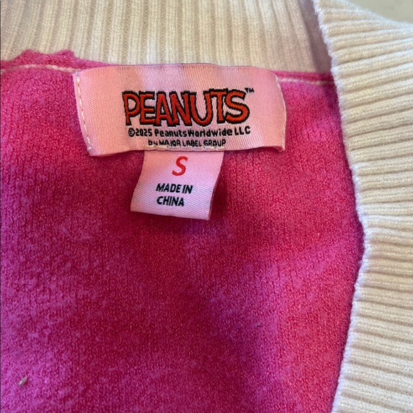 Peanuts Women's Snoopy Valentine's Luv Heart Cardigan Sweater Pink Size Sm 💕 - Picture 3 of 3